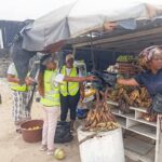 A la cité Rosiers 5 dans la commune de Cocody, les agents de sensibilisation d'ECOTI SA ont sensibilisé les commerçants
